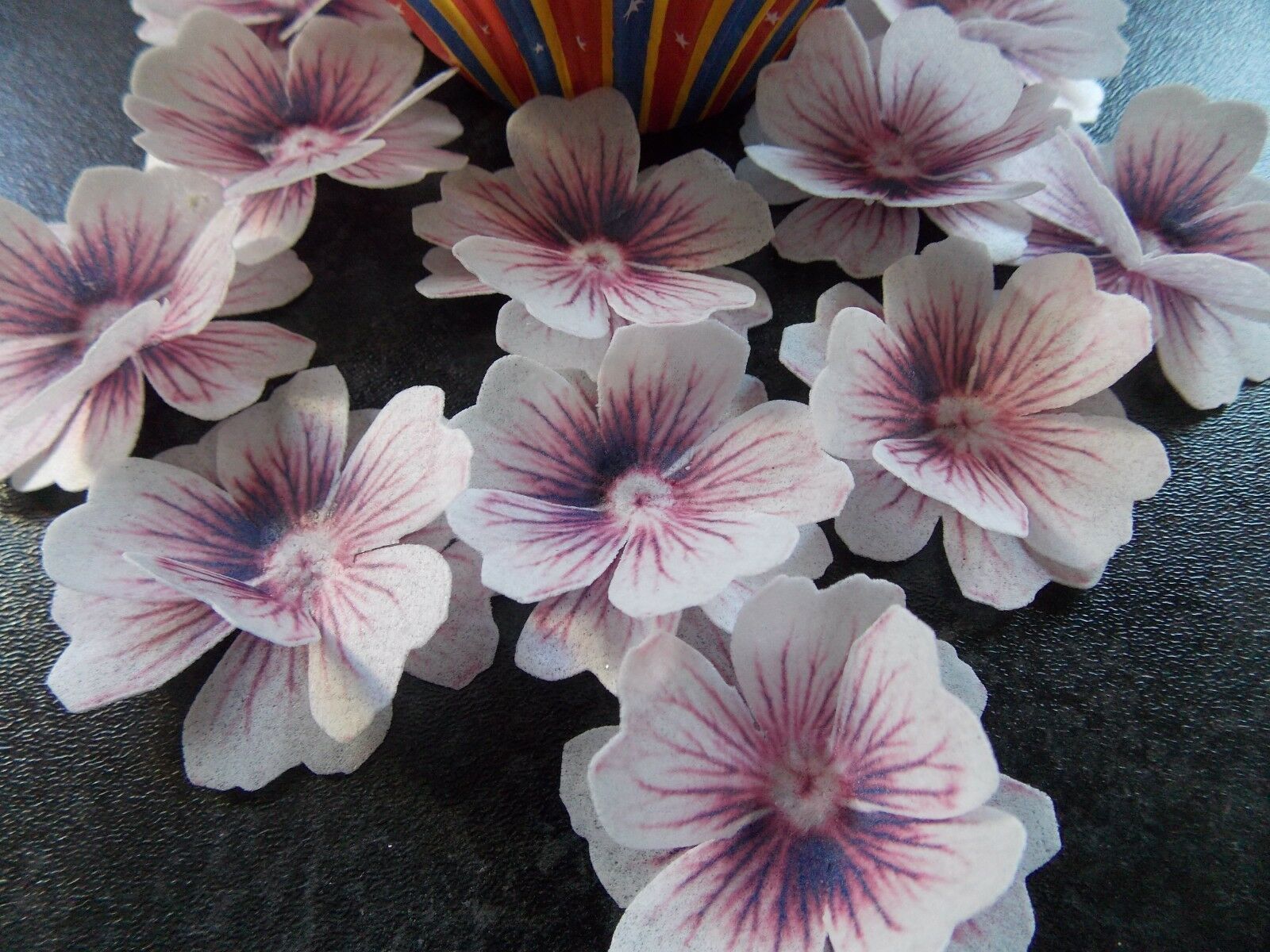 12 x 3D Edible Pink and White flowers wafer/rice paper cake/cupcake toppers